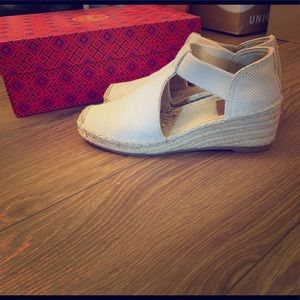 Tory Burch espadrille sandal - white - size 6